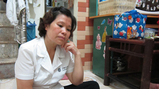 Bà Bình kể lại sự việc. Ảnh: Lường Toán