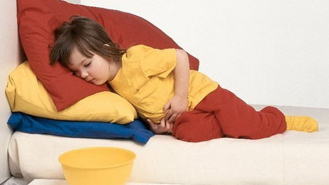 Trẻ em rất dễ bị ngộ độc (Ảnh minh họa)