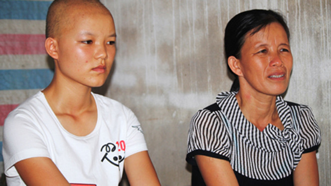 Thí sinh Trần Thị Nhi và mẹ chuẩn bị cho kỳ thi ĐH 2014.