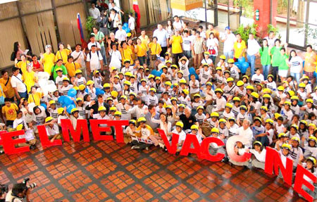 Một chương trình tuyên truyền đội mũ bảo hiểm khi đi mô tô, xe gắn máy cho trẻ em tại Philippines 