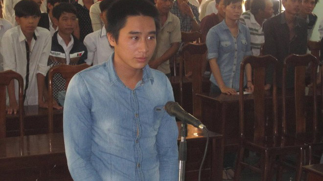 Bị cáo trước vành móng ngựa.. 