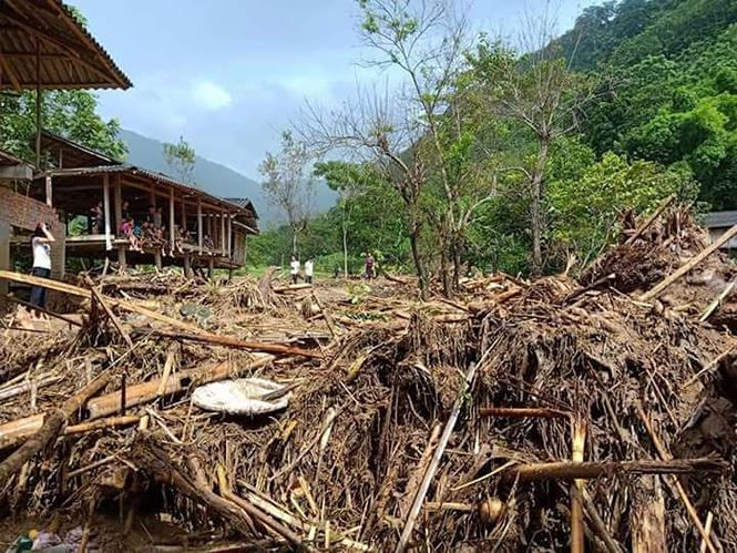 Di dời khẩn cấp gần 360 hộ dân đề phòng lũ quét