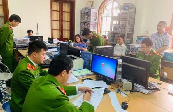 Khởi tố 2 cán bộ giải phóng mặt bằng lợi dụng chức vụ, quyền hạn