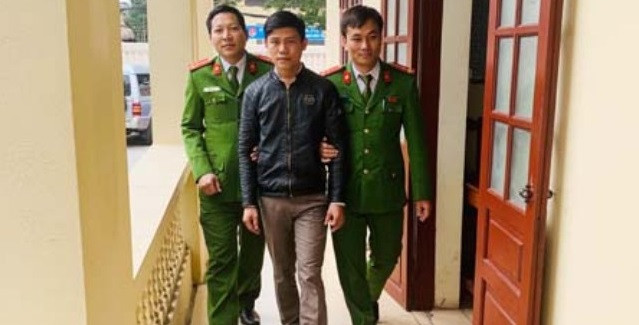 Hà Khải tại cơ quan công an