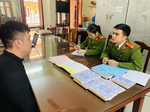 Đối tượng tại cơ quan công an