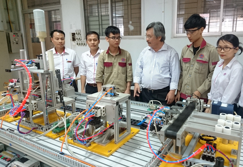 Giáo dục nghề nghiệp mở nhiều lợi ích, nhưng thiếu khung pháp lý