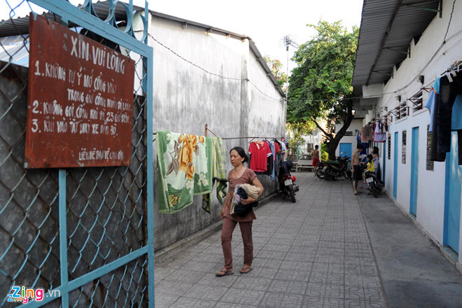 Từ hôm nay, ngày 26/10, theo Thông tư 25/2018/TT-BCT, giá bán lẻ điện cho người ở trọ dưới 12 tháng, không xác định được số hộ là 1.858 đồng/kWh. Ảnh: N.Q.