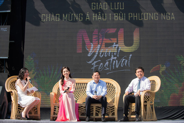 Á hậu Phương Nga ngày trở về trường ĐH Kinh tế Quốc dân 