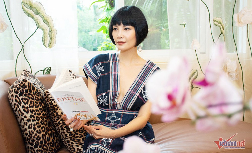 Vũ Cẩm Nhung: 9 năm mong con, chồng chưa lần nào buông tay tôi