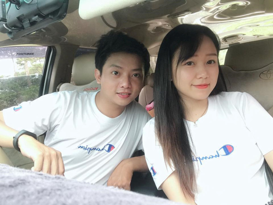 Quen nhau nhờ các bình luận trên Facebook, chuyện kết hôn sau một tháng yêu của đôi trẻ Cần Thơ khiến nhiều người bất ngờ. 