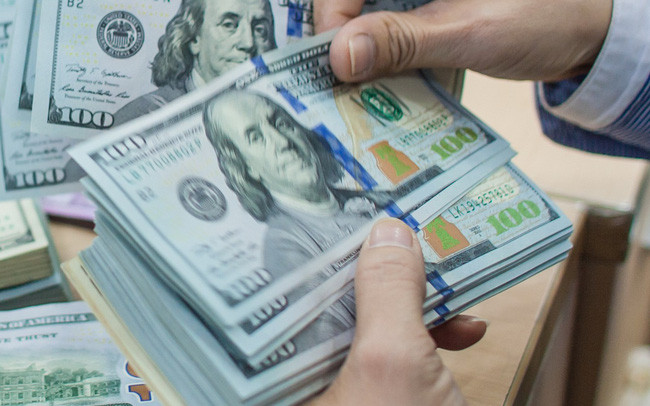 Ngân hàng đồng loạt tăng giá bán USD