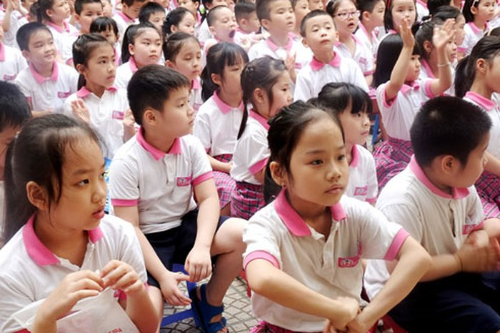 Nhiều tranh cãi xung quanh việc phạt tiền dạy thêm học sinh 