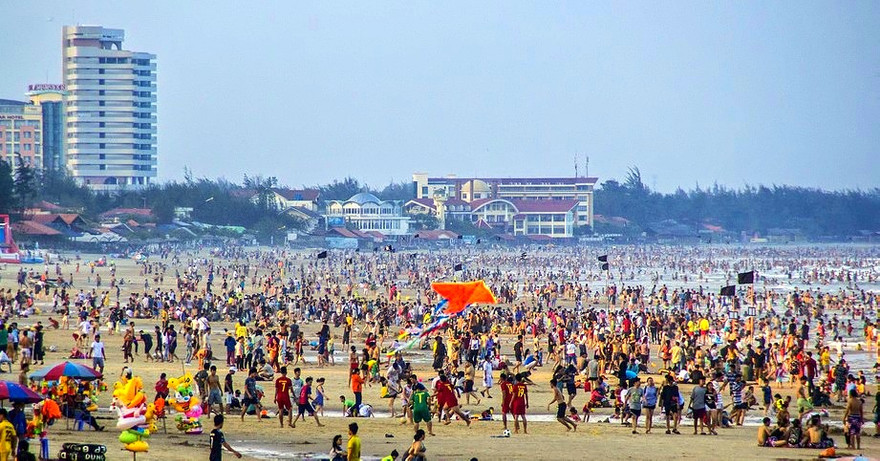 Bãi Trước, bãi Sau quá tải vào những ngày cuối tuần