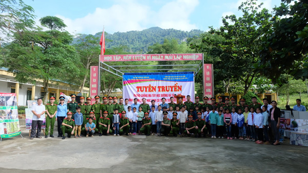 Chương trình tình nguyện “Ấm tình quân dân” tại Lạc Sơn, Hoà Bình