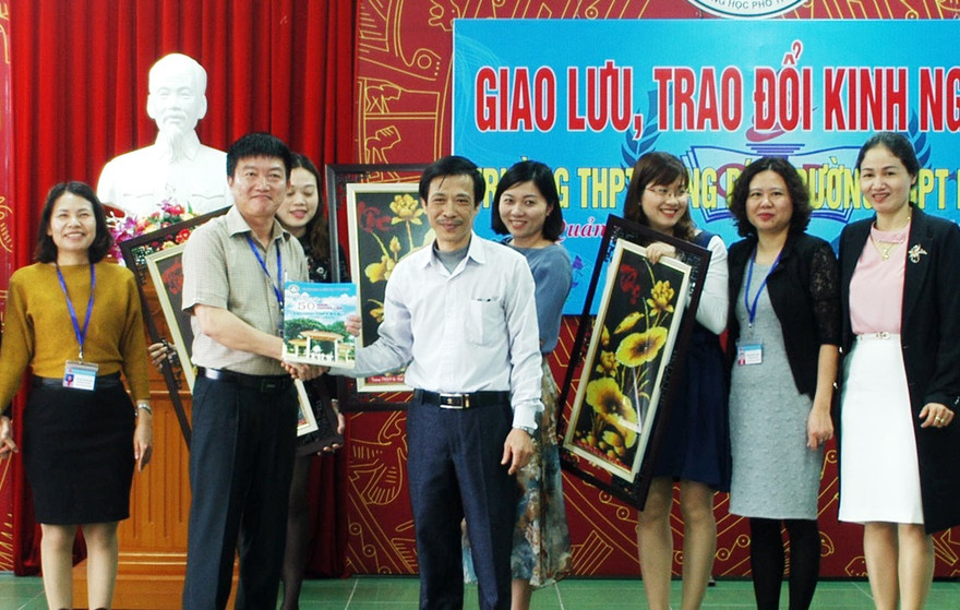 Xem xét kỷ luật trường tự ý đi 'học tập kinh nghiệm'