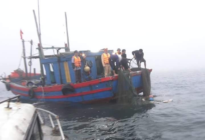 Phạt tiền 2 tàu cá đánh bắt ở vùng cấm
