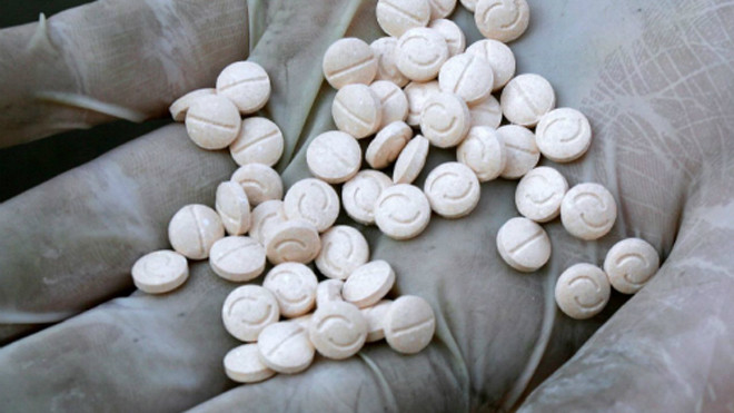 Những viên captagon nhỏ, màu trắng là "ma dược" của IS. Ảnh: L'Express.fr.