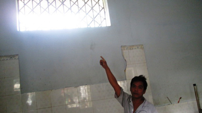 Cửa thông gió nơi 3 người trốn thoát. Ảnh: Thái Hà