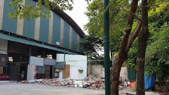 Các hạng mục phụ trợ xung quanh khu vực sân tennis có mái che vi phạm quy hoạch đã được chủ đầu tư tự phá dỡ.