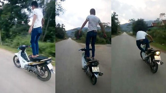 Hình ảnh về thanh niên đứng trên xe máy đang chạy. (Ảnh cắt từ clip)