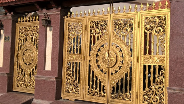 Ngắm những cánh cổng tiền tỷ của đại gia Hà Nội