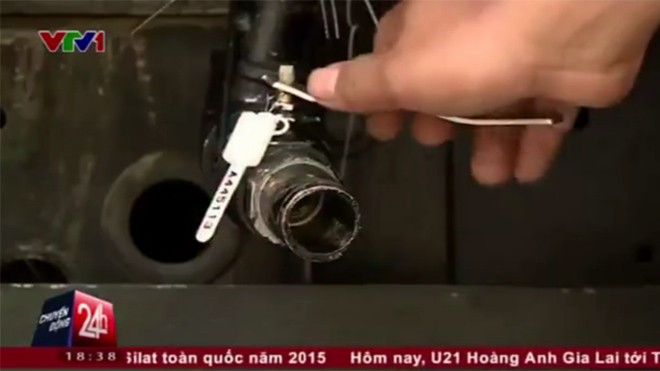 Chiêu rút ruột xăng dầu tinh vi của tài xế xe bồn