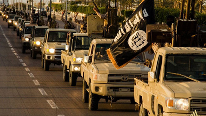 Nhánh truyền thông Nhà nước Hồi giáo đăng tải hình ảnh nhóm phiến quân diễu hành ở thành phố cảng Surt, Libya, hồi tháng 2. Ảnh: AFP.