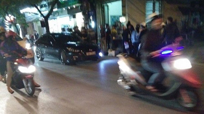 Người dân tham gia bắt giữ "xe điên" gây tai nạn liên hoàn.