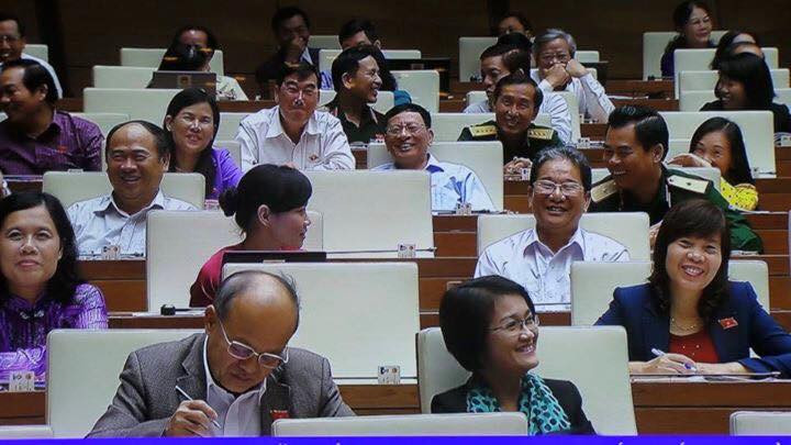 Đại biểu cười vì Bộ trưởng trả lời hóm hỉnh