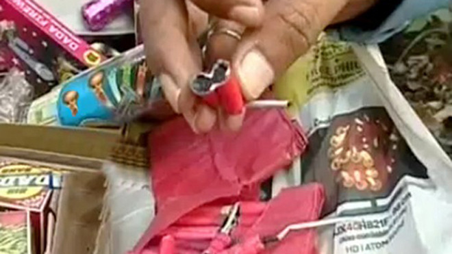 Những viên pháo còn lại tại hiện trường. Ảnh: Damini Nikam.