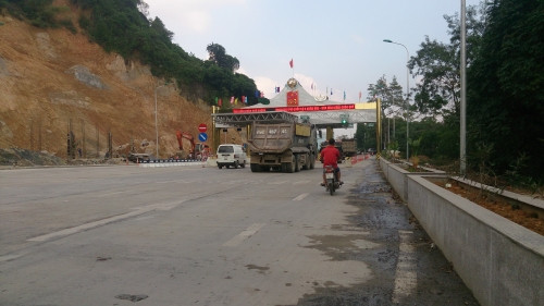 Trạm thu phí này gây bức xúc cho người dân địa phương.