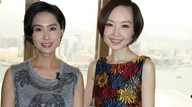 Chu Nhân (trái) kể về tình yêu trong talkshow.