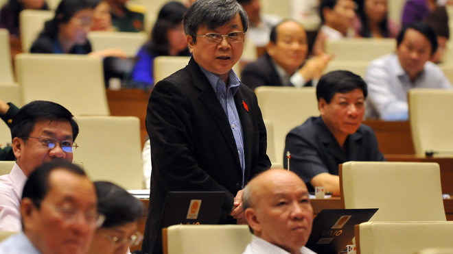 Đại biểu QH Trương Trọng Nghĩa nêu câu hỏi chất vấn Thủ tướng Chính phủ về quan hệ với Trung Quốc (ảnh Như Ý)