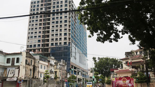 Sai phạm tại nhà 8B Lê Trực gây bức xúc dư luận. Ảnh: Nhật Quang.