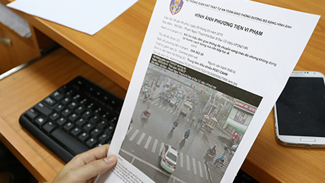 Hình ảnh của phương tiện vi phạm sẽ được in ra cùng với thông tin phân tích lỗi, là căn cứ để gửi tới người vi phạm để xử phạt. Ảnh: Bá Đô