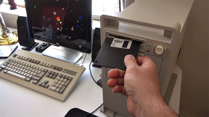 Những thiết bị công nghệ 'thần thánh' giúp 8X mua vé đi tuổi thơ