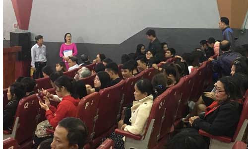 Rạp Lê Độ chật cứng khán giả. Ảnh: Thanh Trần.