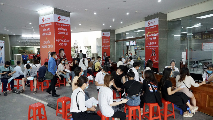 Nhân viên Shinhan Finance hiến máu giữa bối cảnh máu khan hiếm tại Hà Nội