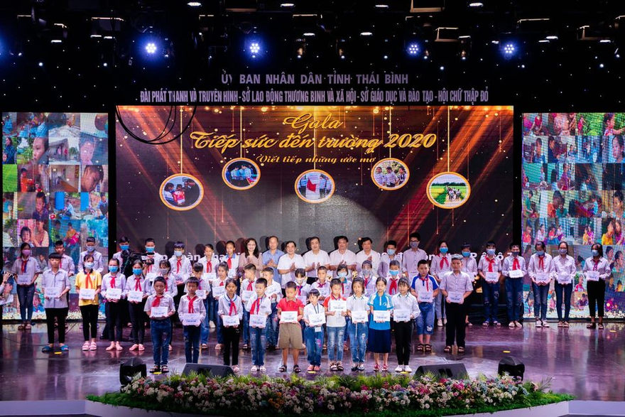 Thaco hỗ trợ học sinh tại Thái Bình, Gia Lai