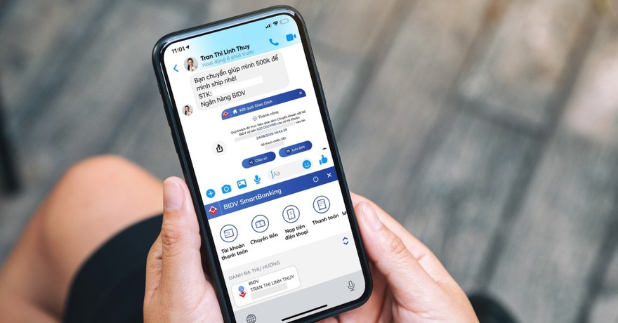Người dùng thanh toán hóa đơn mua hàng online một cách nhanh chóng ngay khi đang trò chuyện trên ứng dụng chat.