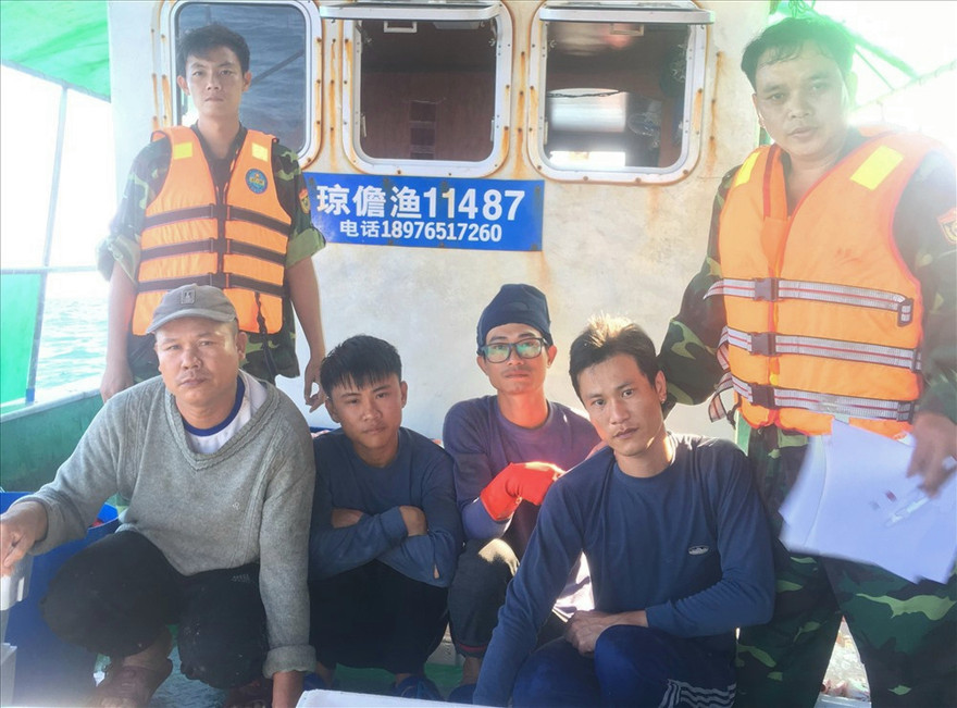 Tàu cá nước ngoài số hiệu 11487 bị lực lượng BĐBP Quảng Trị bắt giữ. Ảnh: Đình Tiến.