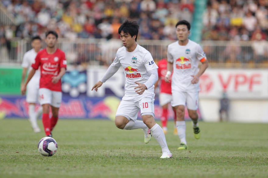 Sự hấp dẫn của HAGL đến từ những ngôi sao như Công Phượng và cả HLV Kiatisuk hay bầu Đức ảnh Hữu Phạm