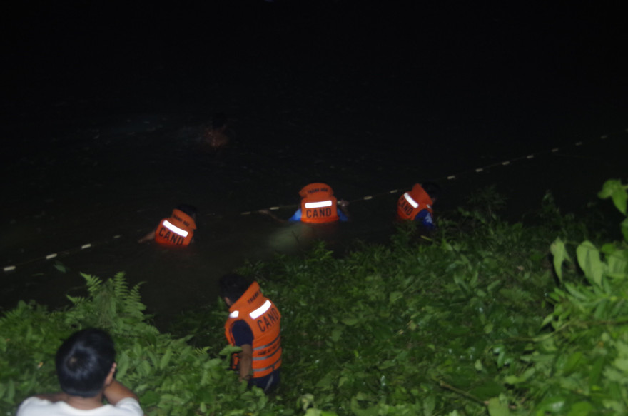 Trắng đêm tìm kiếm nam thanh niên đuối nước