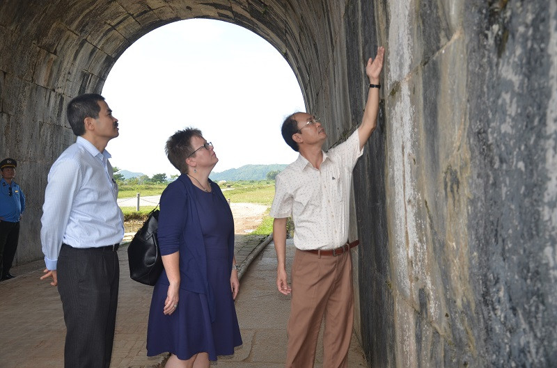 Bà Molly Stephenson, Tham tán Văn hóa - Thông tin, Đại sứ quán Hoa Kỳ khảo sát tình trạng xuống cấp tại Thành Nhà Hồ.