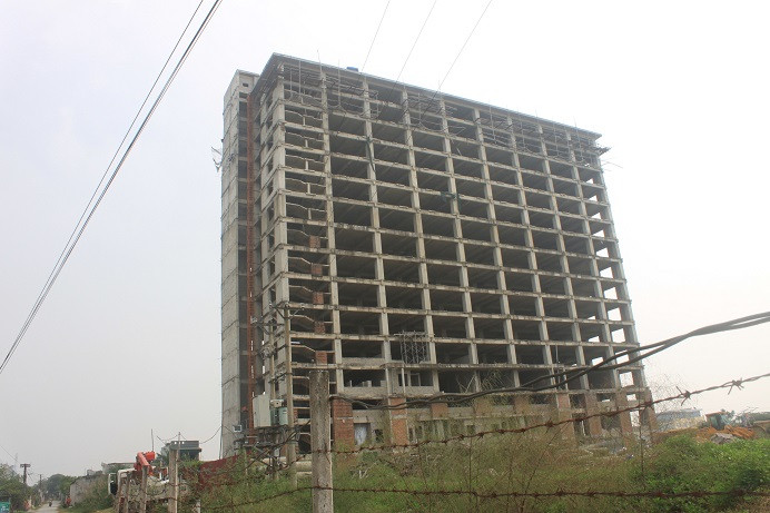 Công trình bỏ hoang