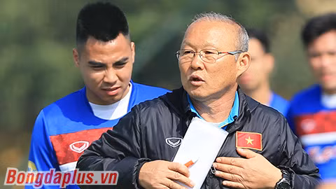 HLV Park Hang-seo và món quà sinh nhật cho học trò