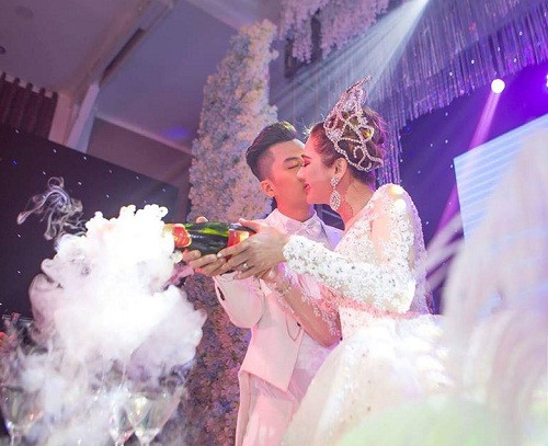 Khoảnh khắc Lâm Khánh Chi đẹp như thiên thần trong váy cưới trắng muốt