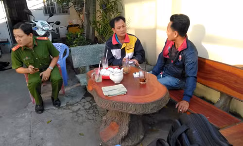 Cơ quan đang khám nghiệm hiện trường, lấy lời khai của nhân chứng để truy tìm hung thủ