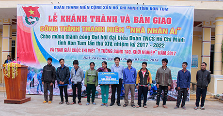 Bàn giao nhà nhân ái, trao giải cuộc thi viết “Ý tưởng sáng tạo khởi nghiệp”