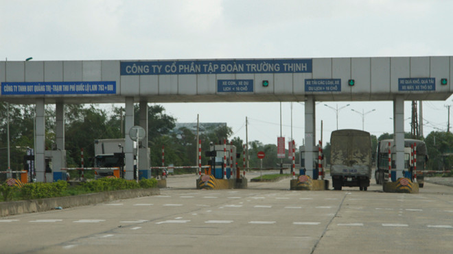 Thủ tục đăng ký làm thẻ giảm phí qua trạm BOT Quảng Trị đặt tại Km 763+800 Quốc lộ 1 còn lắm nhiêu khê! Ảnh: H.T